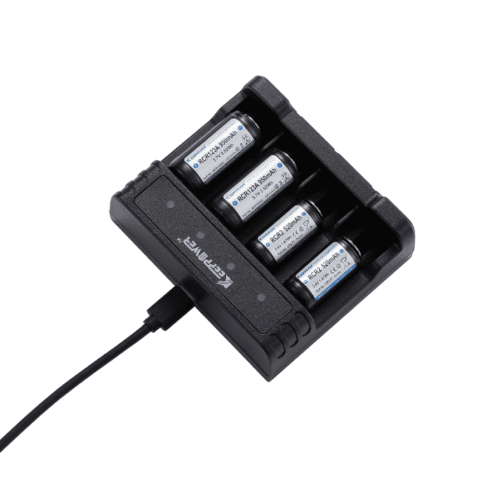 7li-ionin akkulaturi 4-slot Li-ion Battery Charger