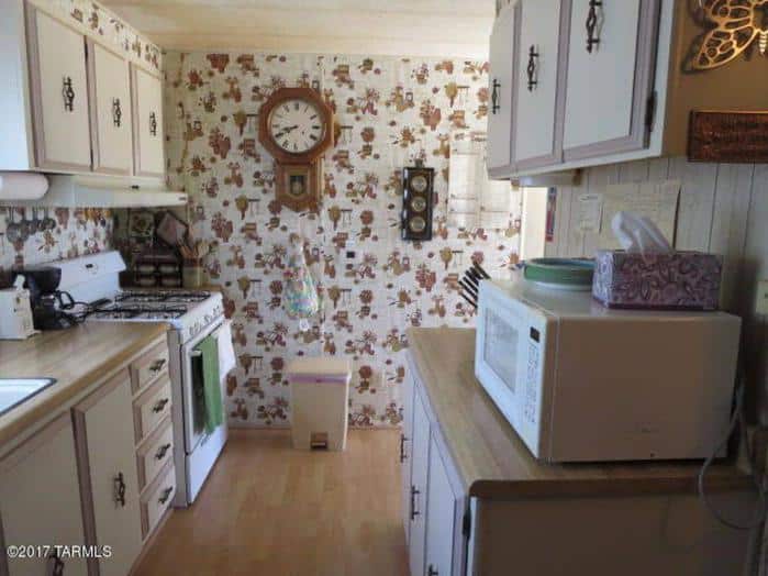 Fleetwood Broadmore Single Wide - Original Kitchen with Wall separating dining and laundry rooms Design - Favorite Classic Mobile Home Models of Mobile Home Experts