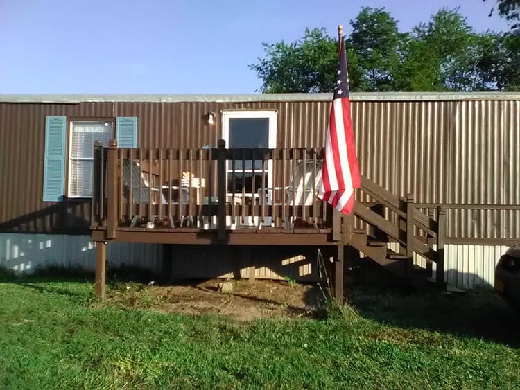 How to Paint Metal Siding on a Mobile Home - close up after project