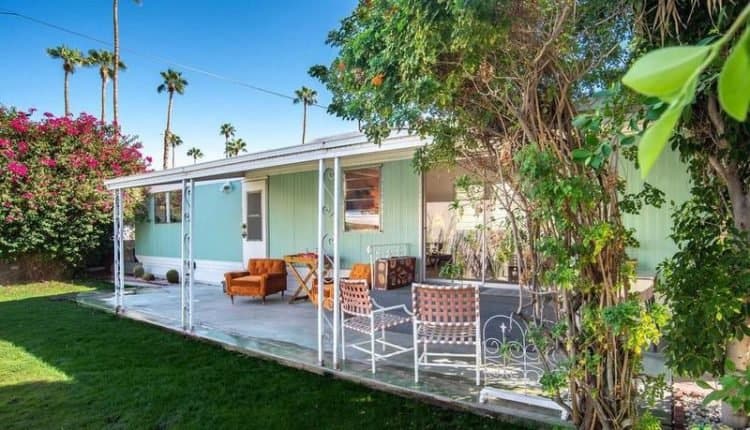 1962 Skyline is a Vintage Mobile Home Beauty -Exterior