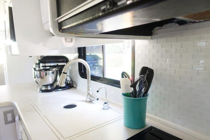 3 Cute Camper Decorating Ideas-rv backsplash
