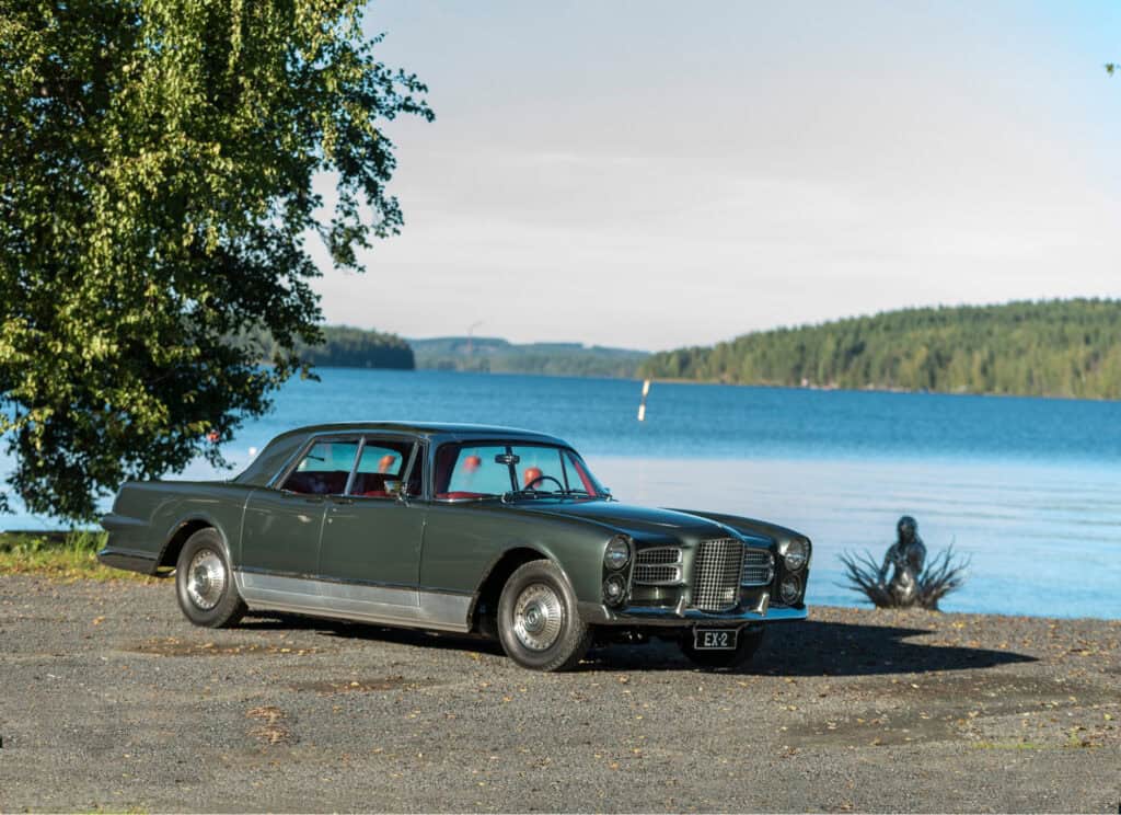 Mobilisti Facel Vega Excellence by a lake