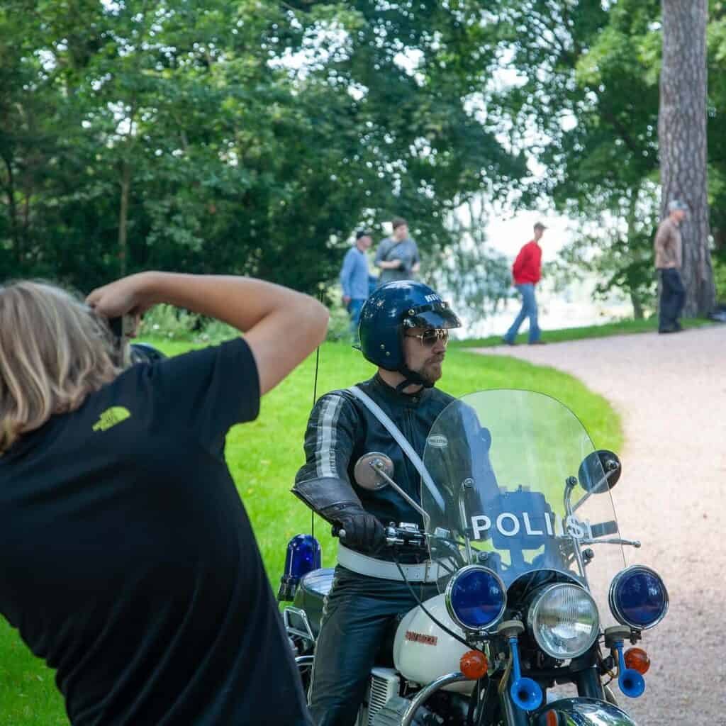 Matti Ouvinen Mobilisti taking a picture