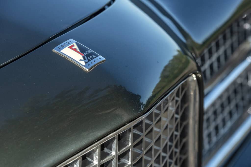 Mobilisti Facel Vega Excellence hood ornament