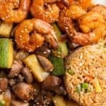 A plate of food with shrimp and vegetables.