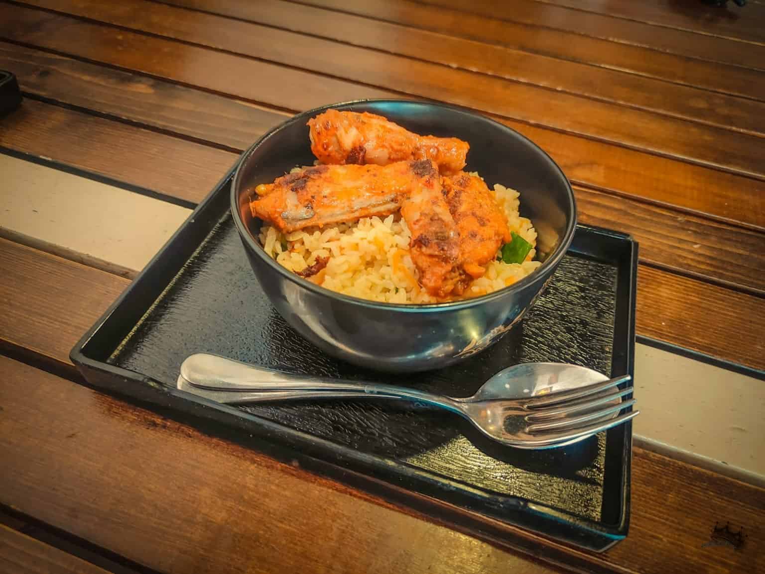 Rice bowl with salmon and vegetables for a twelve-minute finish