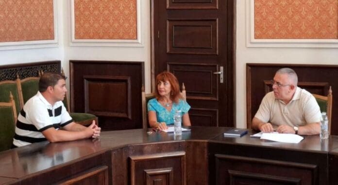 Кметът на Община Сливен Стефан Радев по време на среща със Съюза на слепите Сливен