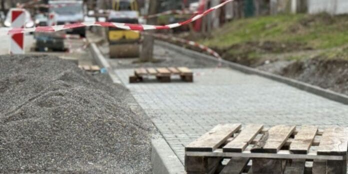 Благоустрояване на две междублокови пространства в центъра на Сливен