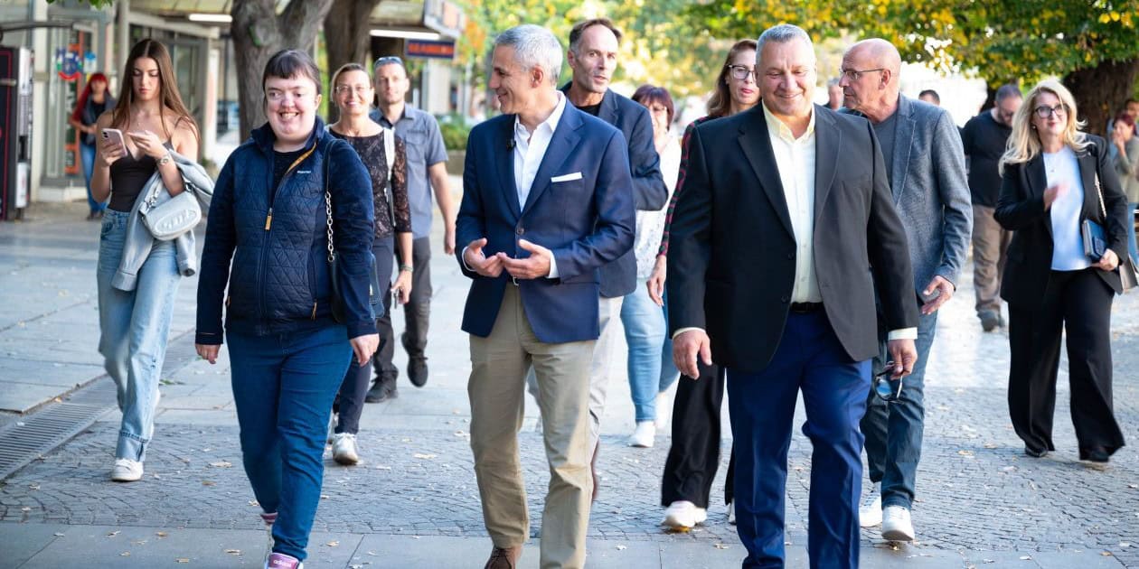 Андрей Гюров в Сливен при откриването на предизборния офис на Ларгото