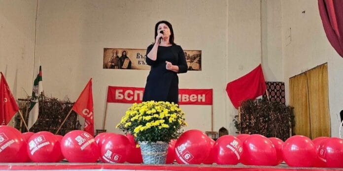 Донка Манова, новоизбран кмет на село Трапоклово, по време на публично събитие