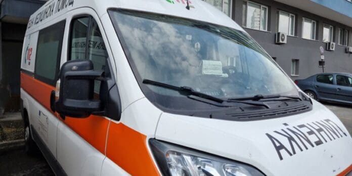 Линейка на Спешна помощ – мъж е приет с политравма след удар от паднал клон в Сливен