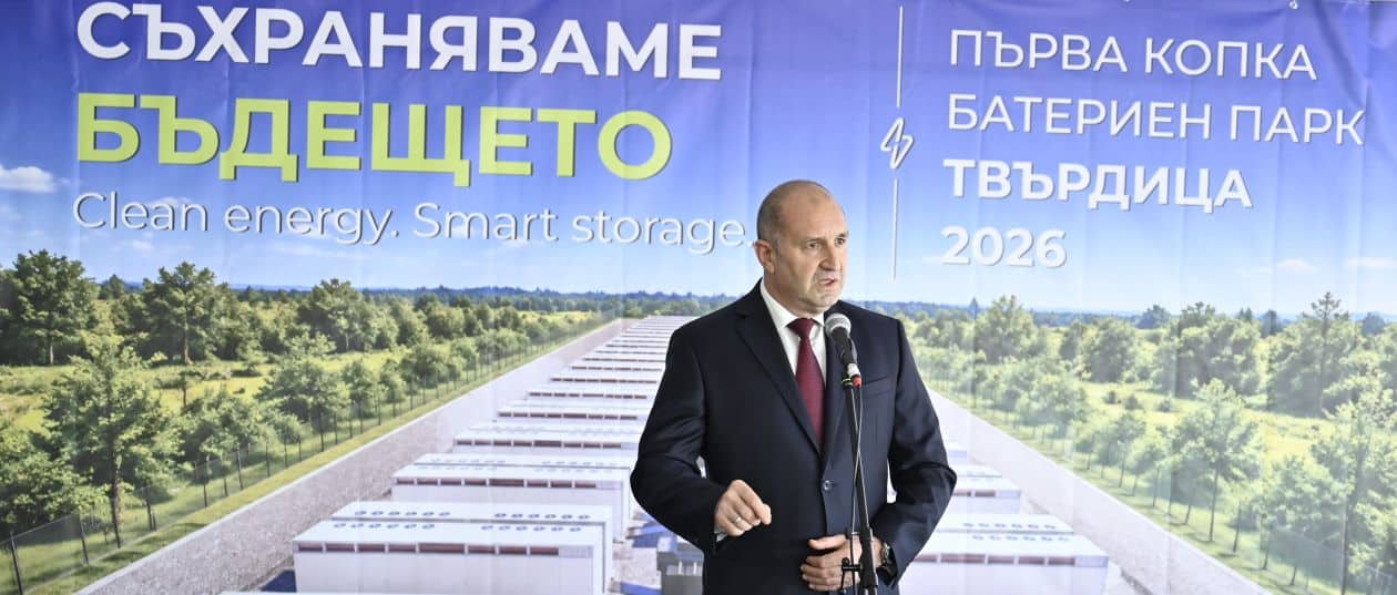 Румен Радев говори на церемонията за първата копка на батерийния парк Tesla в Твърдица.