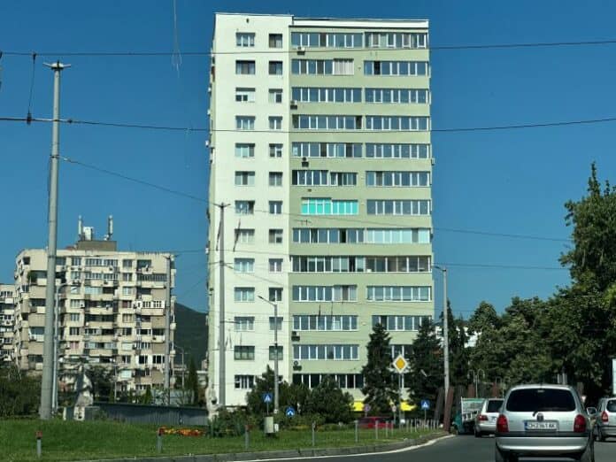 Санирането на жилищни блокове в Сливен