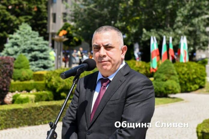 Сливен отличава учители и директори за Деня на учителя