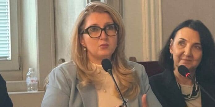 Татяна Султанова на среща за промените в образованието