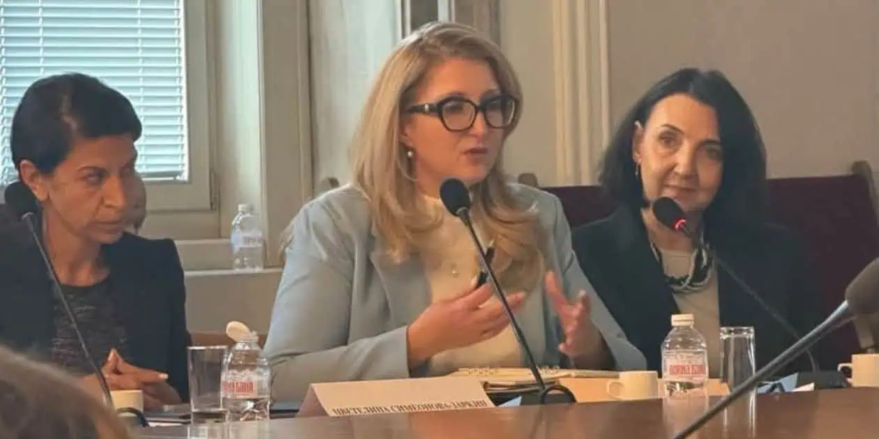 Татяна Султанова по време на дискусията за промените в образованието