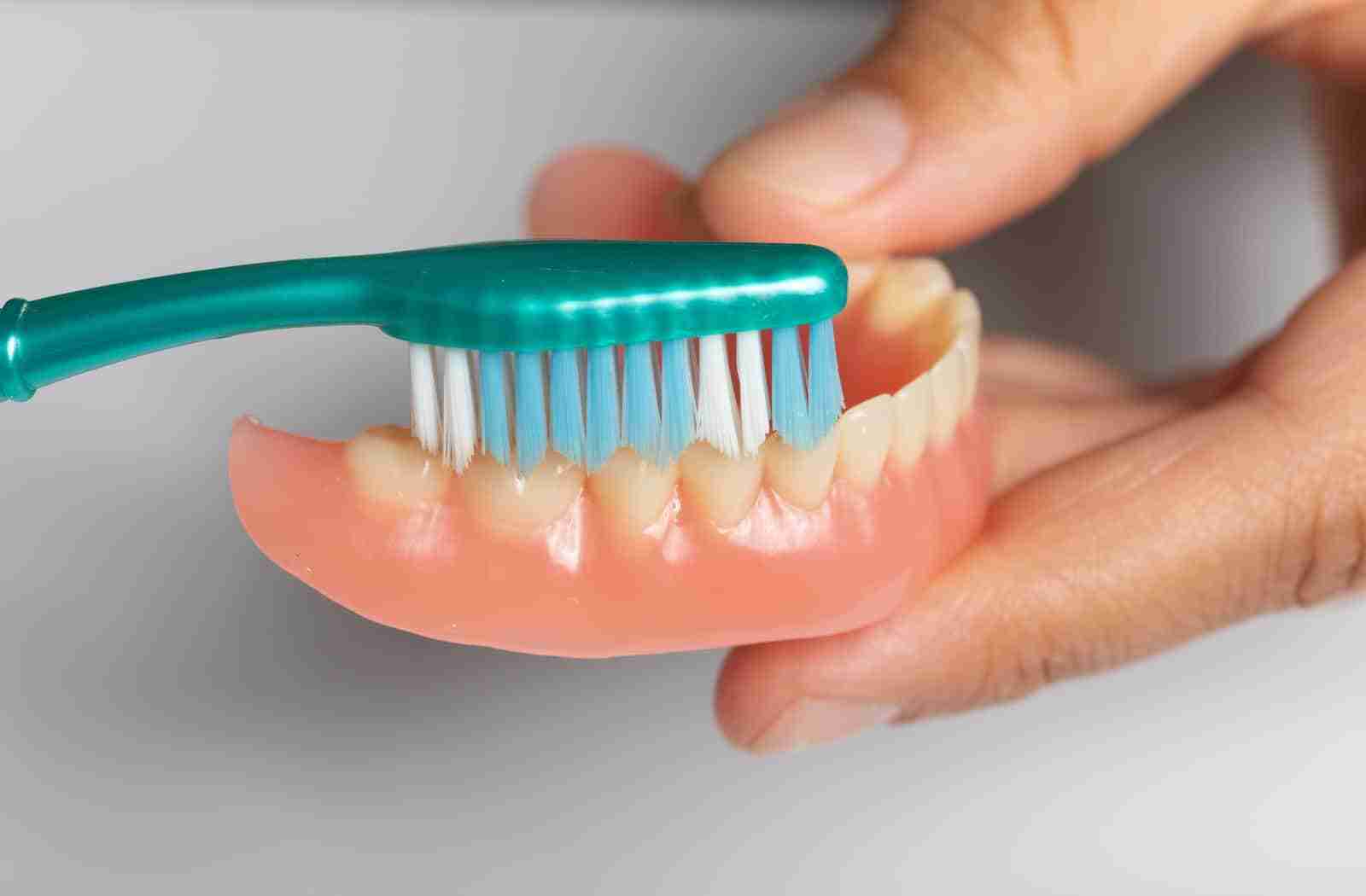 manutenzione della dentiera