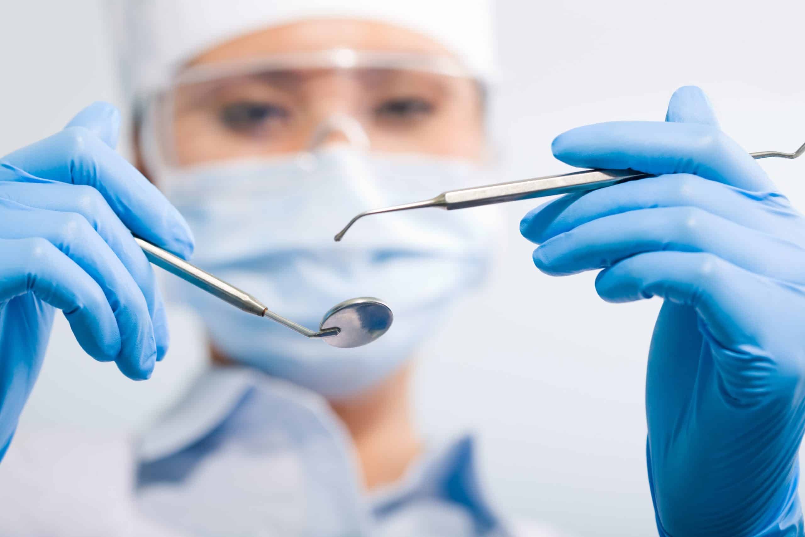 Dott ssa Paola Del Bianco nel suo studio dentistico a Lucca