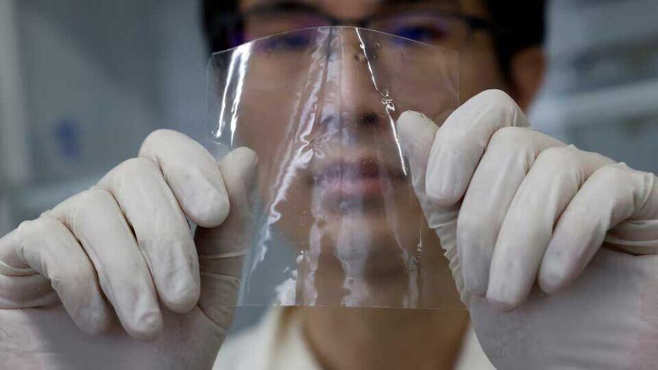 revolutionary invention of plastic that dissolves in the sea