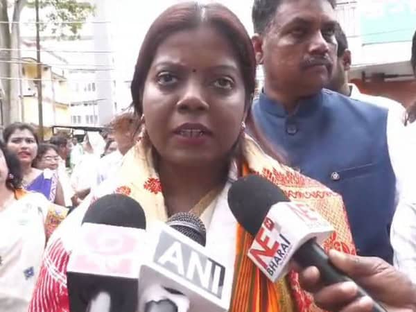 Congress Candidate Roselina Tirkey Files Nomination From Kaziranga 