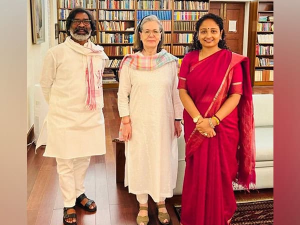 Jharkhand CM Hemant Soren, wife Kalpana meet Sonia Gandhi in Delhi