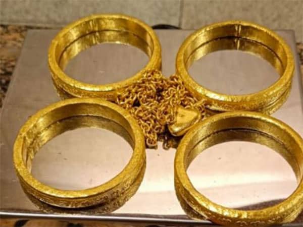 mumbai customs seize gold foreign currency worth lakhs at airport 2 held – The News Mill