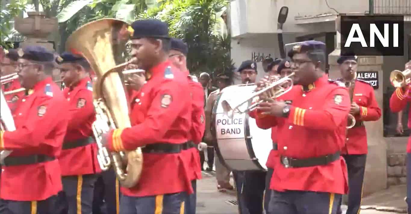 रतन टाटा के पार्थिव शरीर को राजकीय अंतिम संस्कार 2 से पहले जनता के दर्शन के लिए मुंबई के एनसीपीए लॉन में लाया गया - द न्यूज मिल