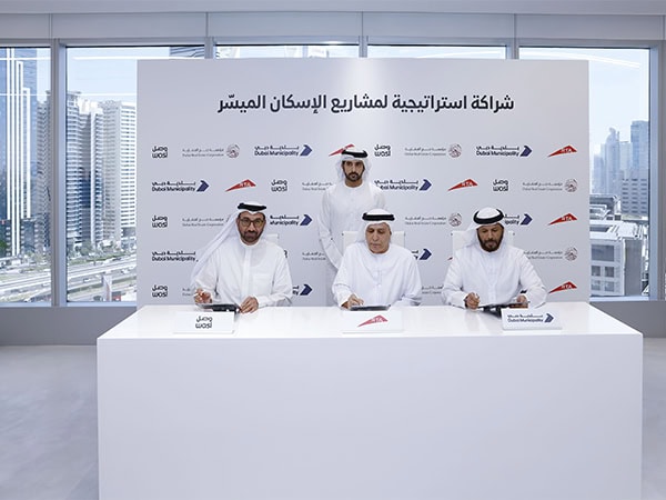 Sheikh Hamdan bin Mohammed oversees agreement signing for Dubai’s new affordable housing projects. (Photo: WAM)
