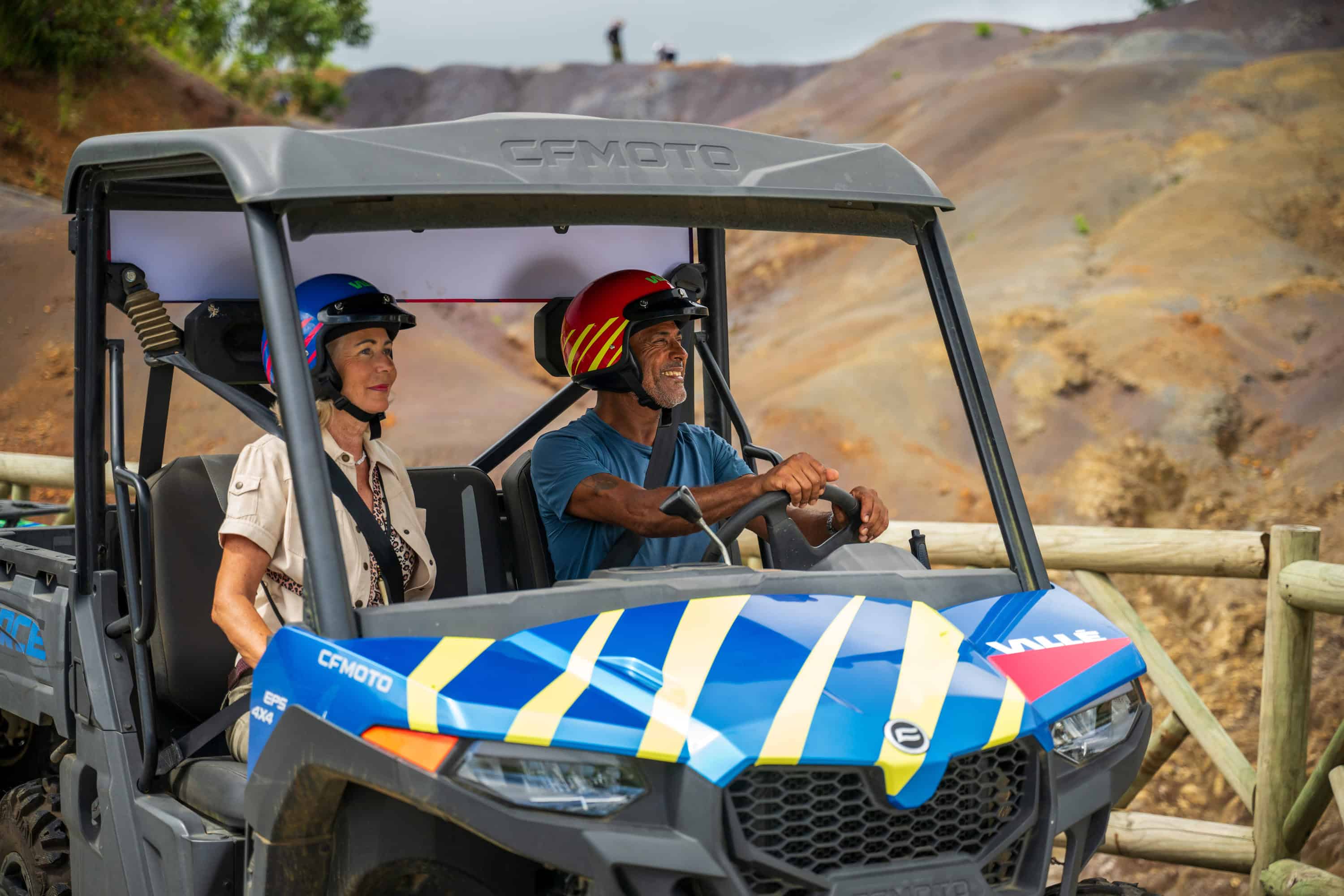 Couple experiencing buggy together, Vallé Adventure Activity