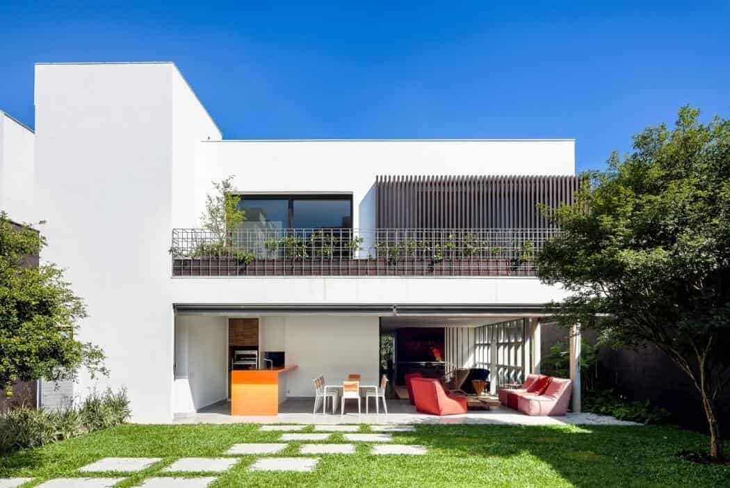 Modern minimalist house with outdoor living space and lush garden, showcasing innovative architecture and contemporary design.