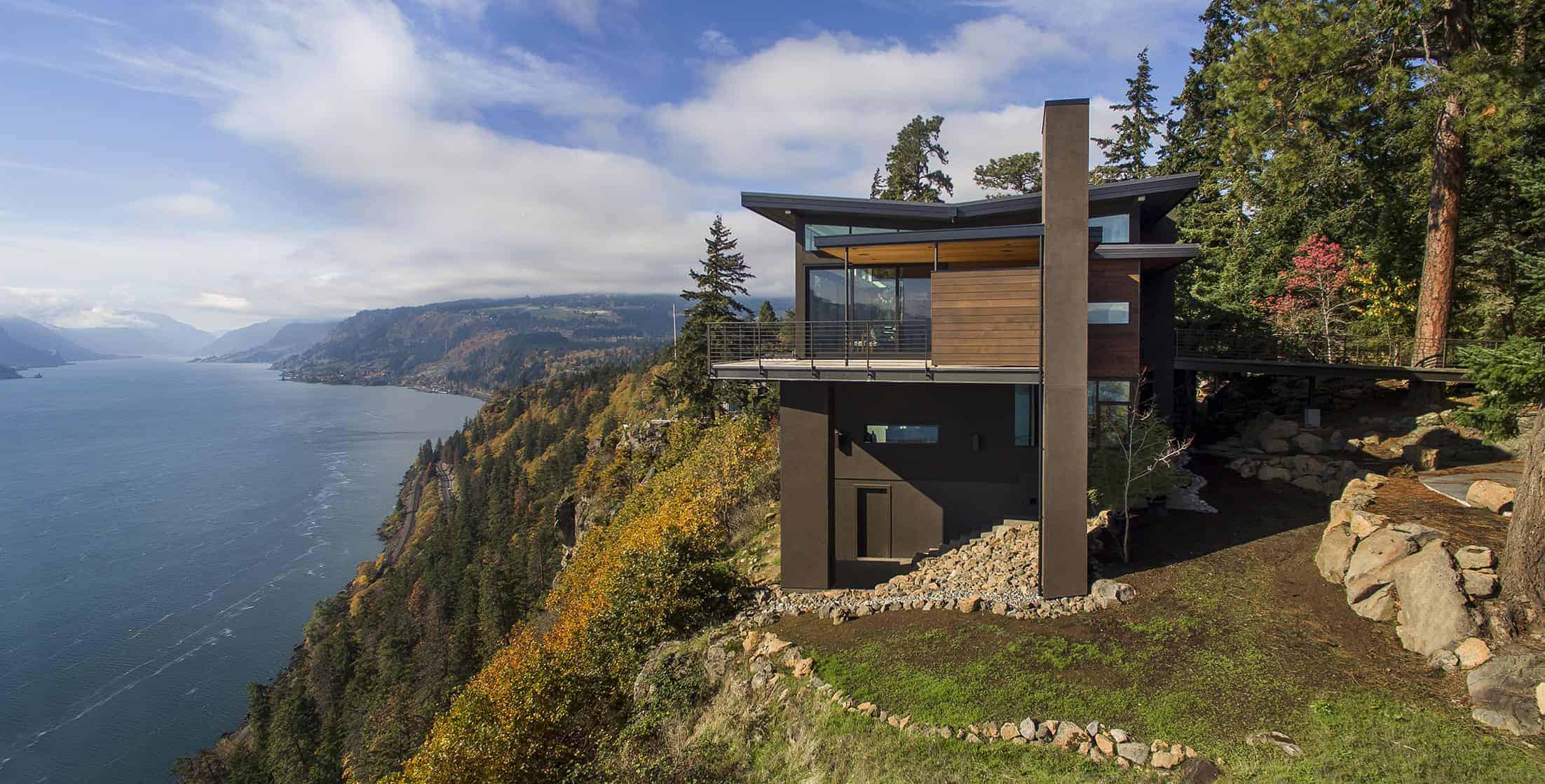 Cliff House by Giulietti Schouten Architects in Washington, USA