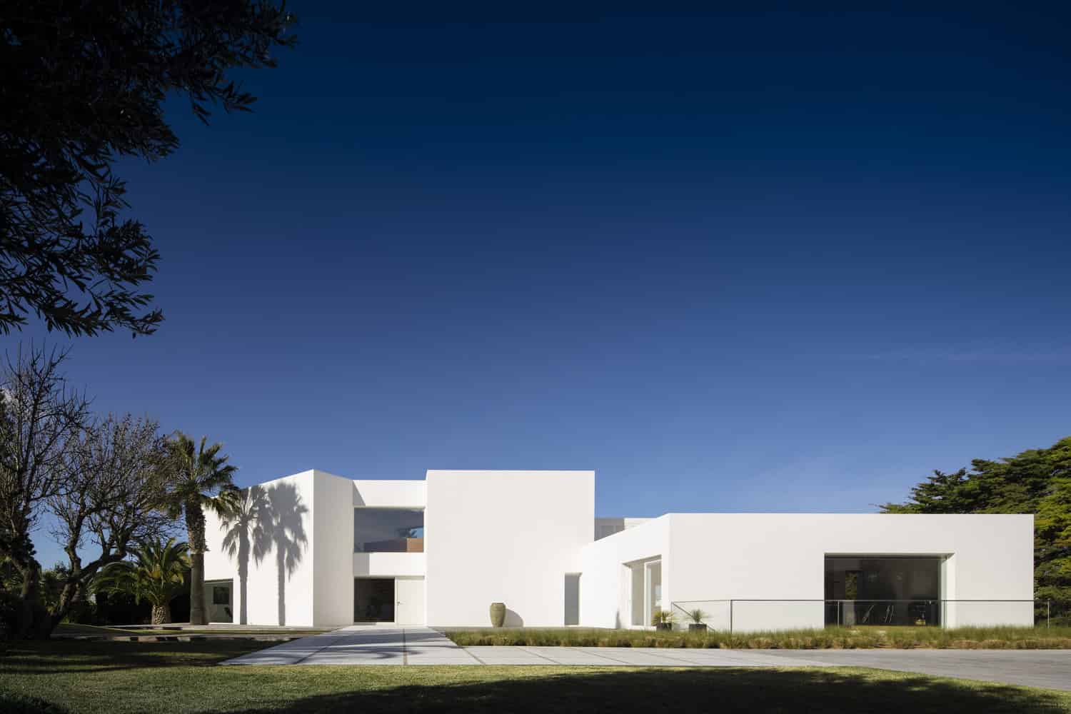 Villa Petra by Marlene Uldschmidt in Ferragudo, Portugal