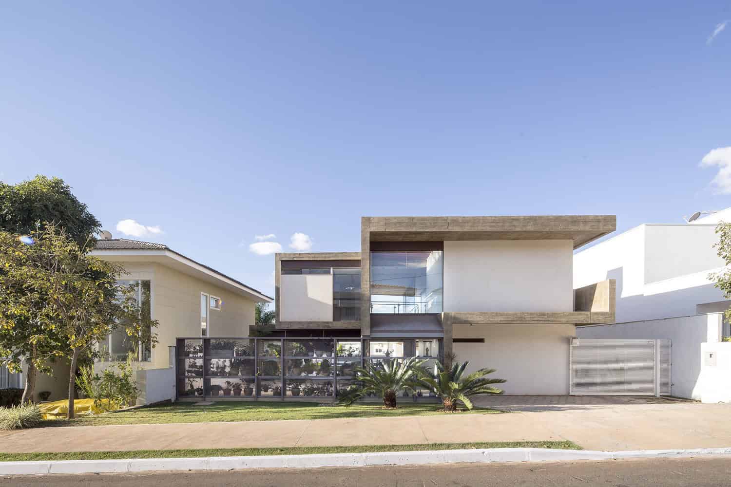 Bentes House by CoDA Arquitetos in Brazil
