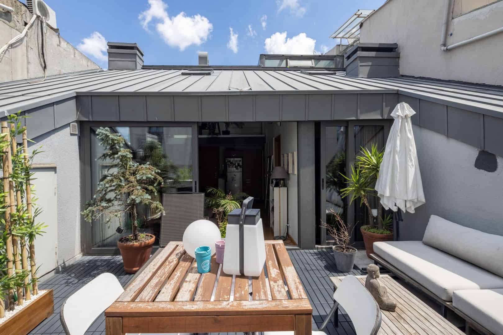 Nişantaşı Seyhanlı Apartment Refurbished by Beysun Mert Architects