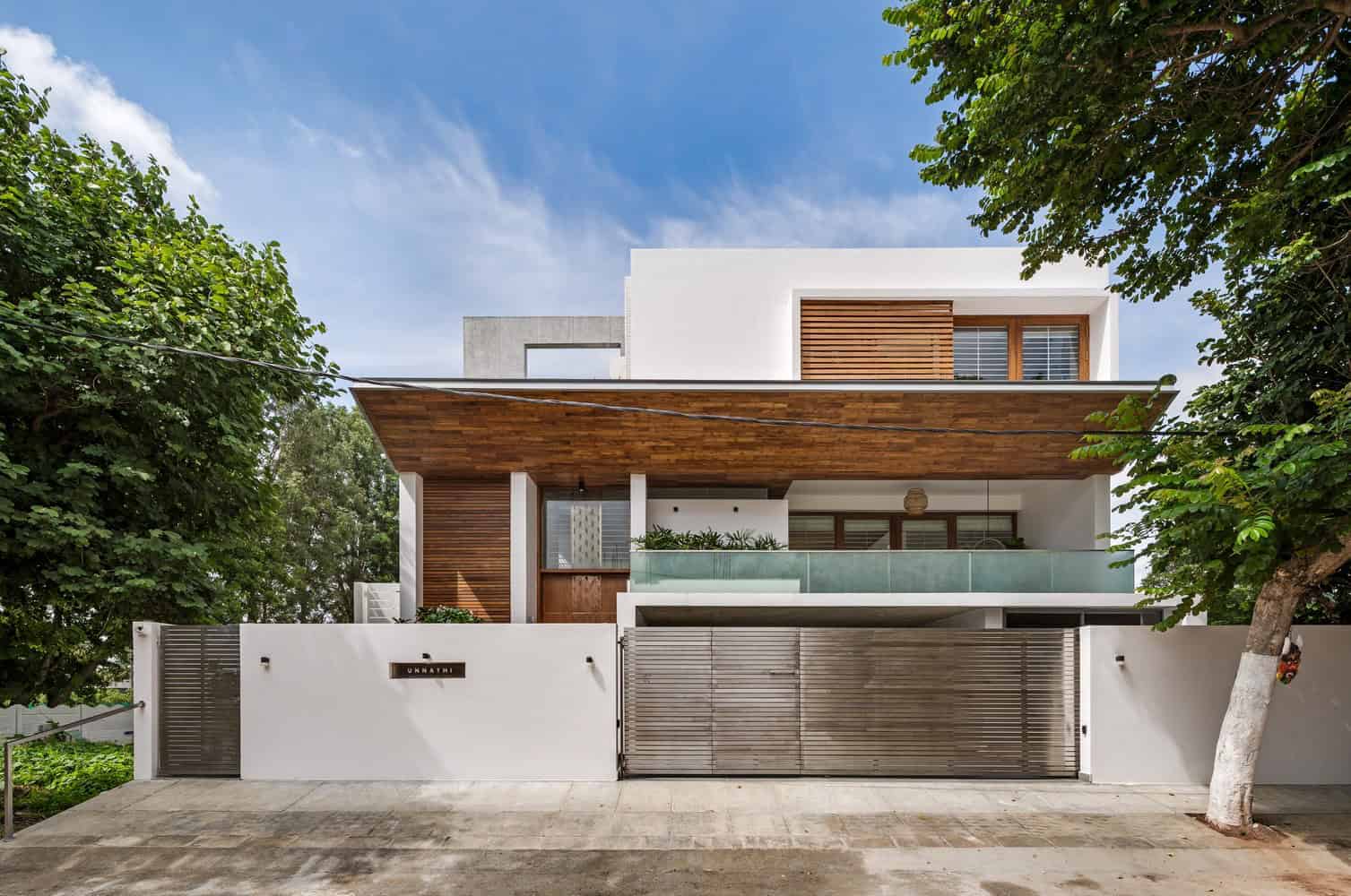 Urban Courtyard Home by Sudaiva Studio in Bangalore, India