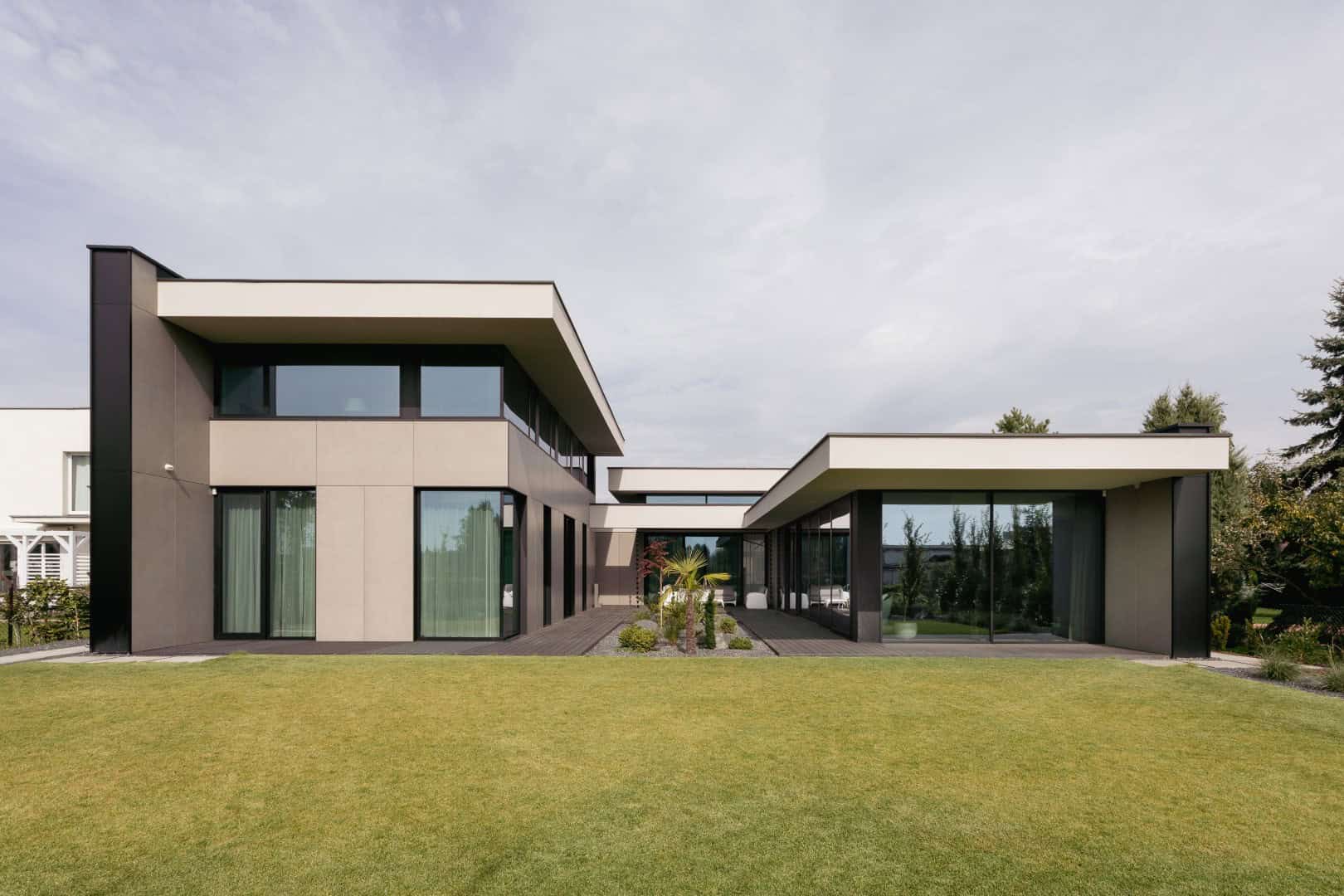Single family house with pool by EASST Architects in Poznan, Poland