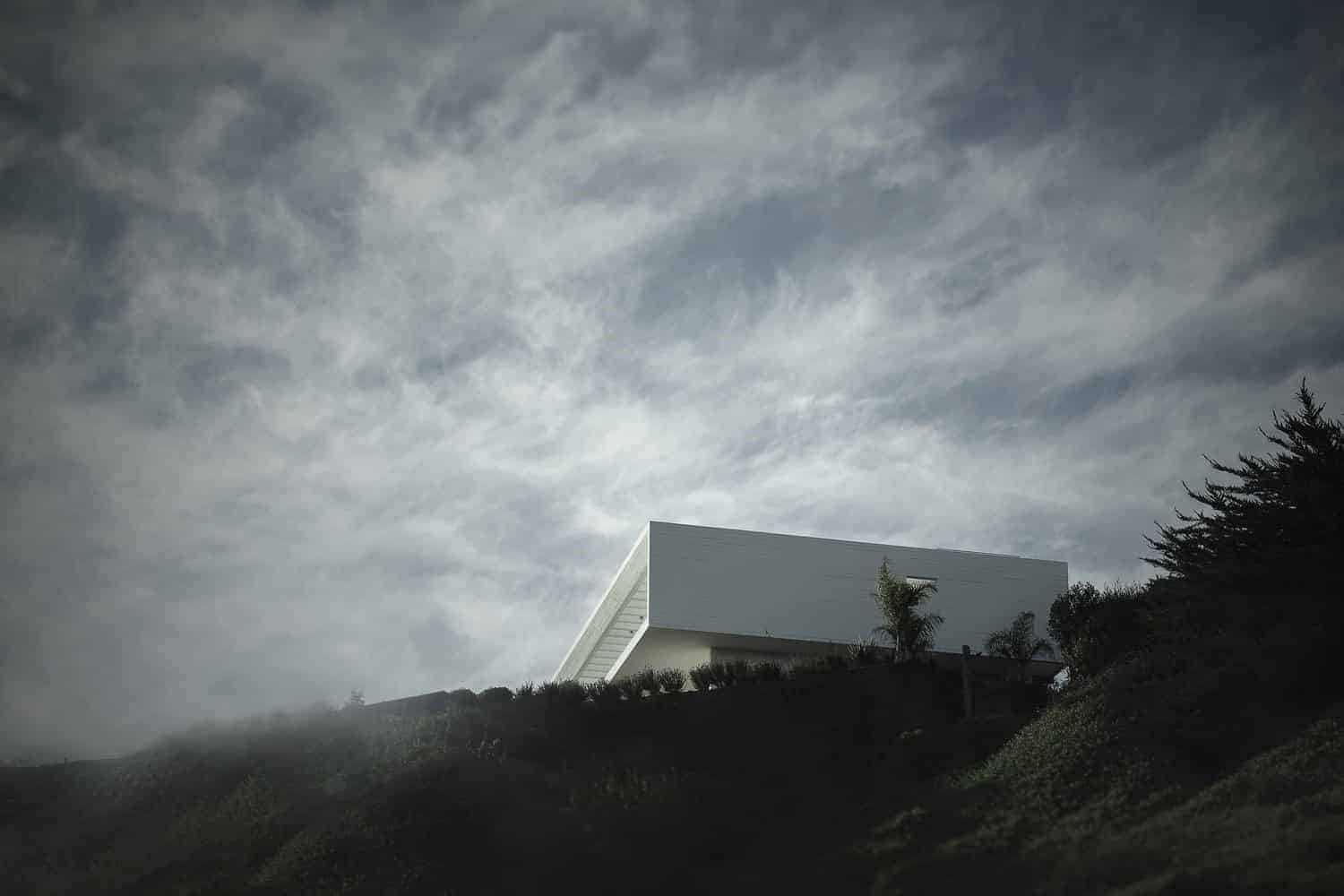 AV House by Cristian Romero Valente in Maitencillo, Chile