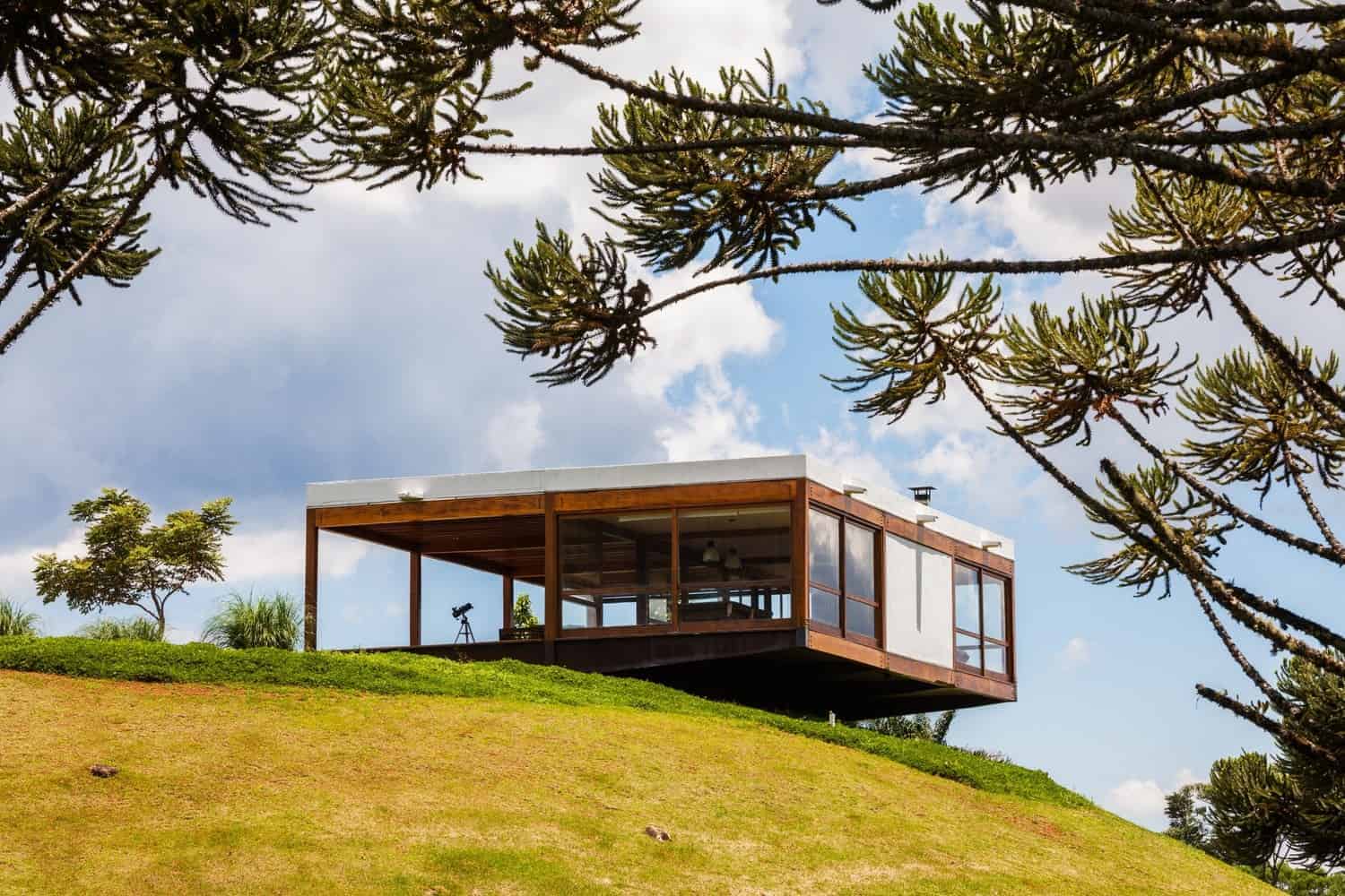 Grid House by FGMF in Brazil