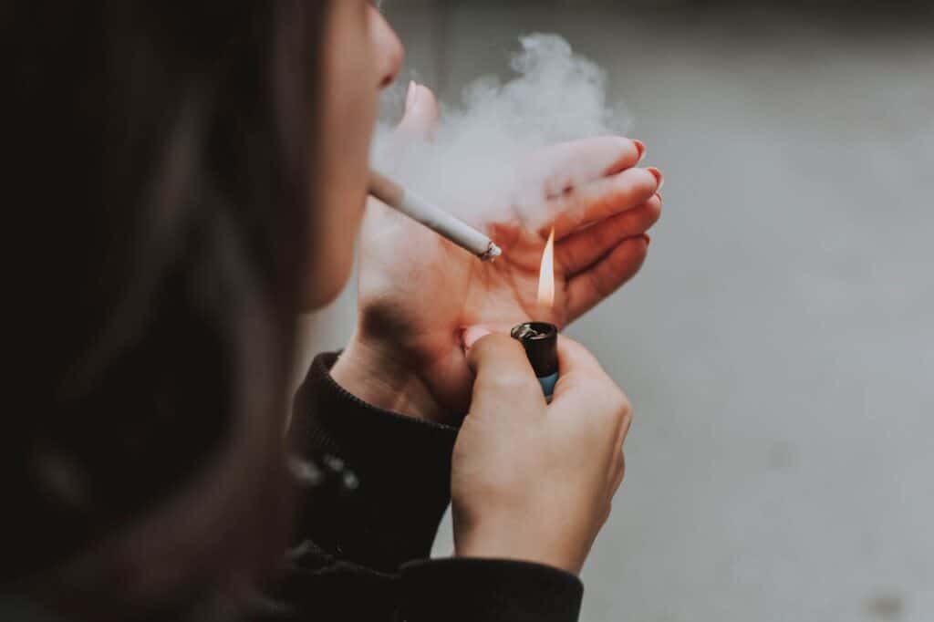 can smoking cause hair loss