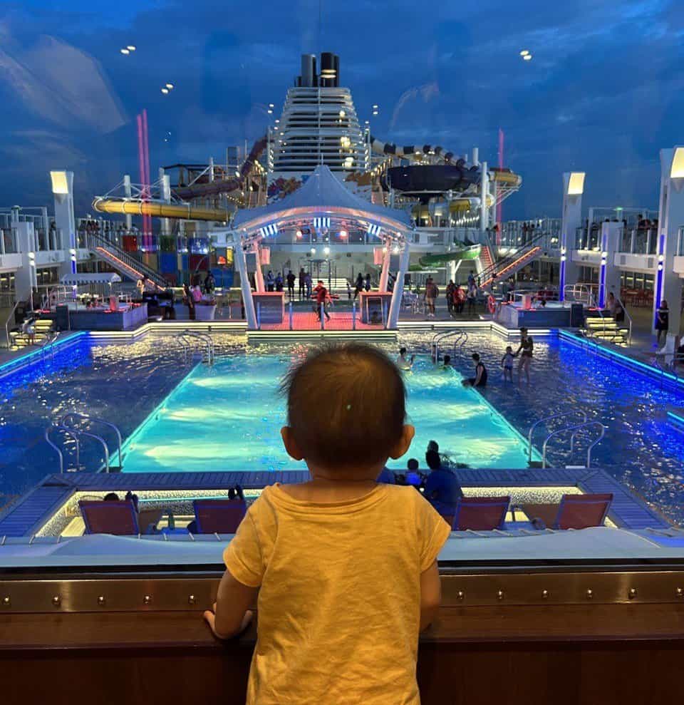 Genting Dream Resorts World Cruises Night Pool