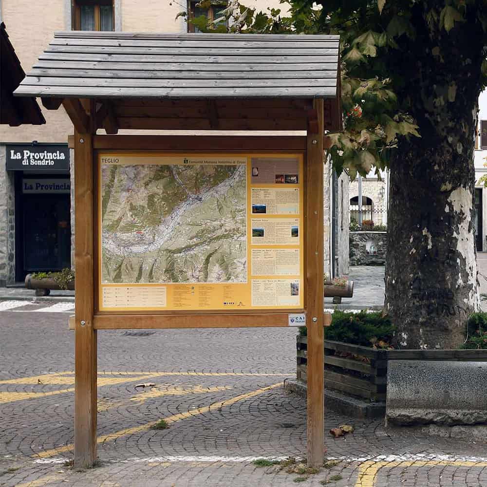 Bacheca Arredo Urbano ALPINA a doppia falda 130 x 200 x 260 h cm-0 Bacheca Arredo Urbano ALPINA a doppia falda 130 x 200 x 260 h cm-0