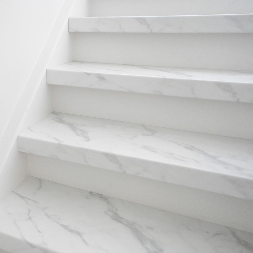 rivestimento-marmo-bianco Coprigradino Rivestimento Scale Interne Fai da te - MARMO BIANCO - immagine 1