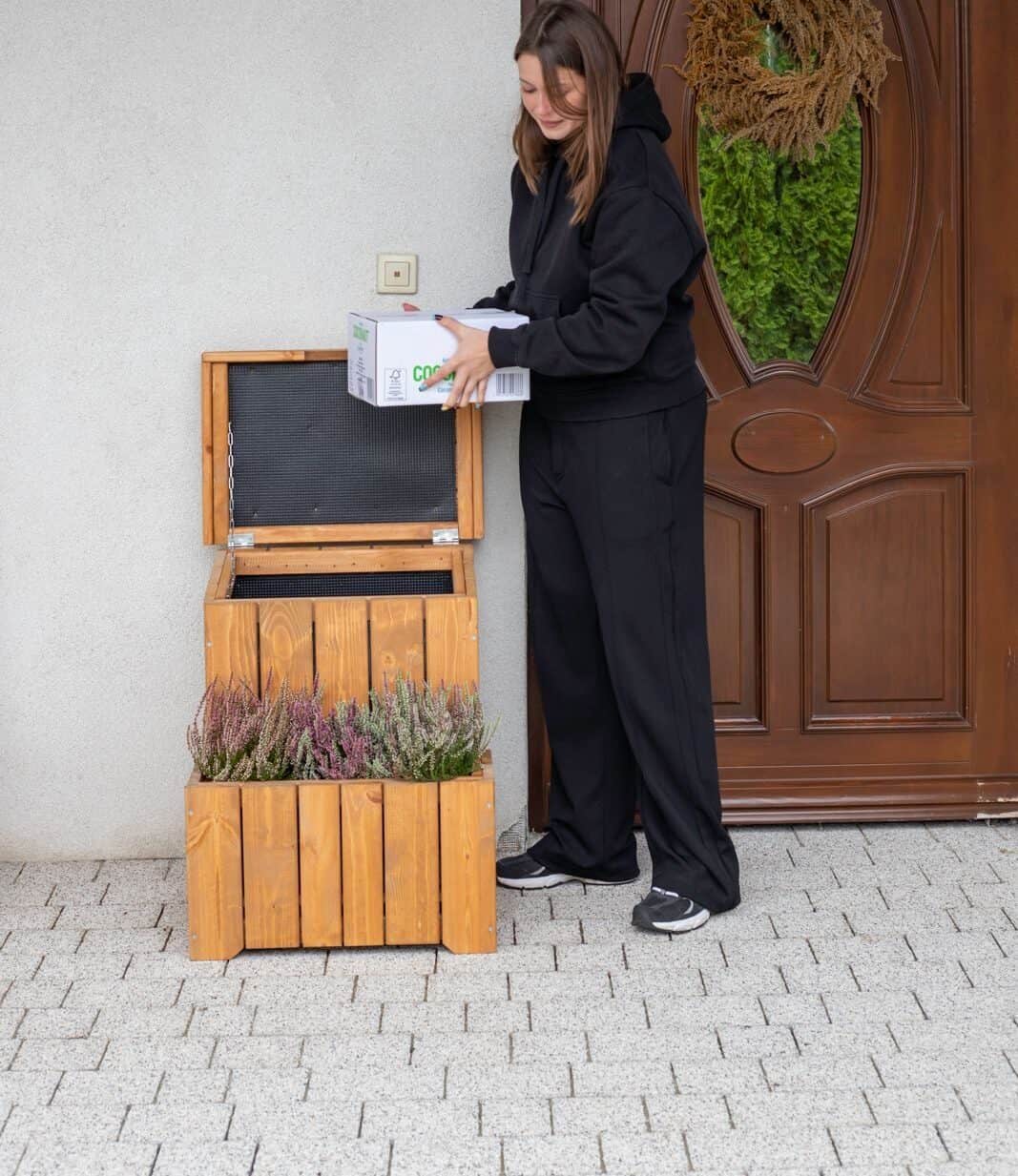 Fioriera in legno + contenitore per consegna corriere1 Onlywood Cassetta+fioriera WOODLOCKER per pacchi corriere 70x56x50 h cm Legno chiaro - immagine 1