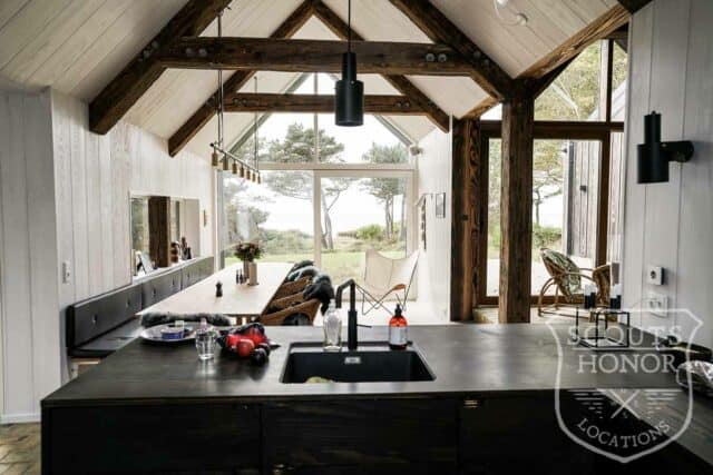 sjælland moderne arkitektur eksklusivt sommerhus brændt træ photoshoot scoutshonor location denmark (30 of 107)