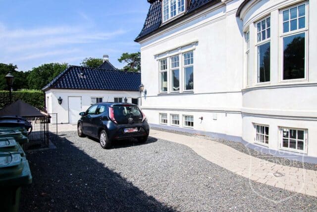 tennisbane liebhaveri udsigt til sø location denmark scoutshonor00080