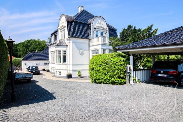 tennisbane liebhaveri udsigt til sø location denmark scoutshonor00082