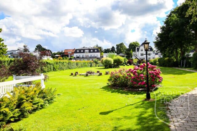 tennisbane liebhaveri udsigt til sø location denmark scoutshonor00124