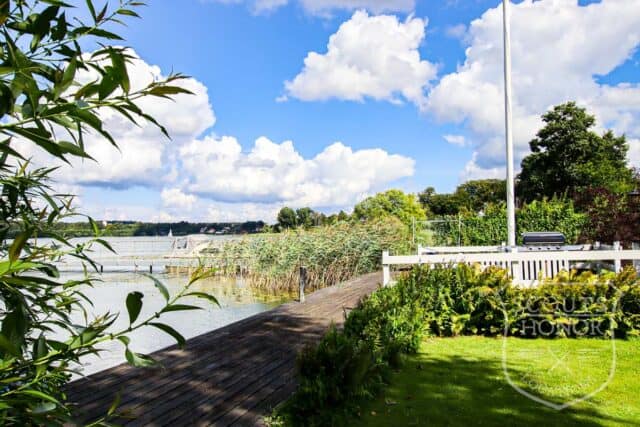 tennisbane liebhaveri udsigt til sø location denmark scoutshonor00128