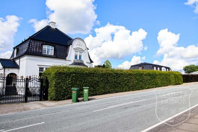 tennisbane liebhaveri udsigt til sø location denmark scoutshonor00182