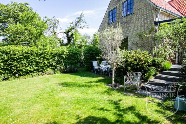 villa indbygget reol lysindfald location denmark scoutshonor 53